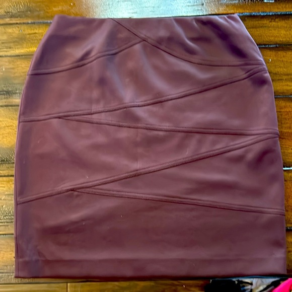 Deep purple skirt - Picture 5 of 5
